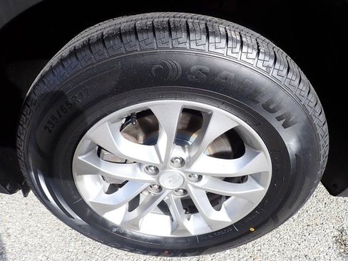 Used 2020 Hyundai Santa Fe SE image 12