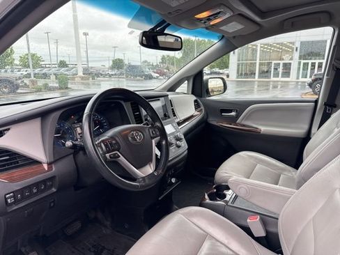 Used 2017 Toyota Sienna Limited Premium AWD/4WD image 15