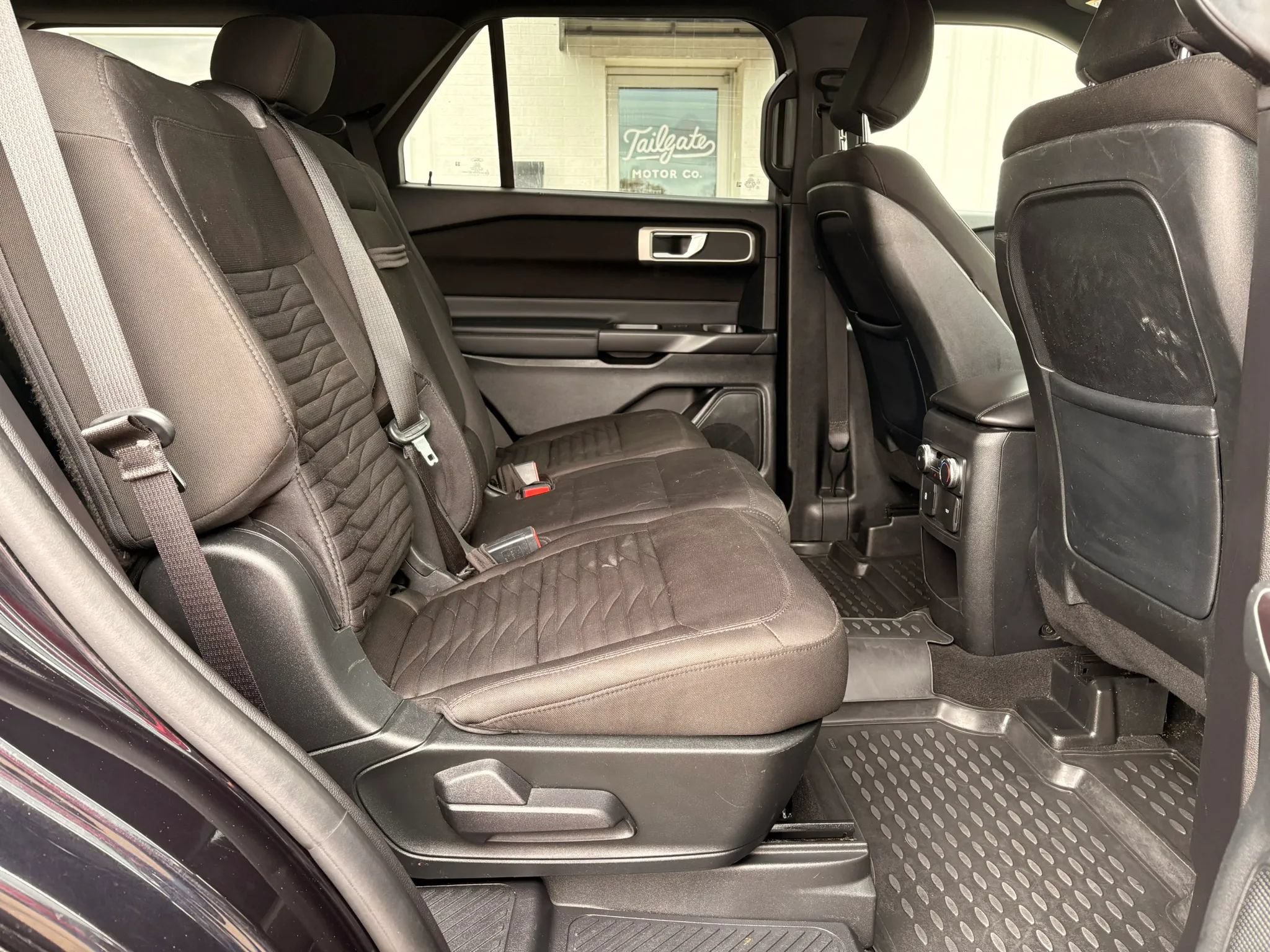 Used 2020 Ford Explorer XLT w/ Comfort Package AWD/4WD image 11