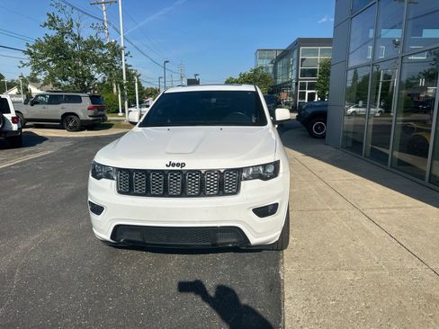Used 2019 Jeep Grand Cherokee Altitude AWD/4WD image 7