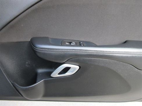 Used 2022 Dodge Challenger SXT image 23