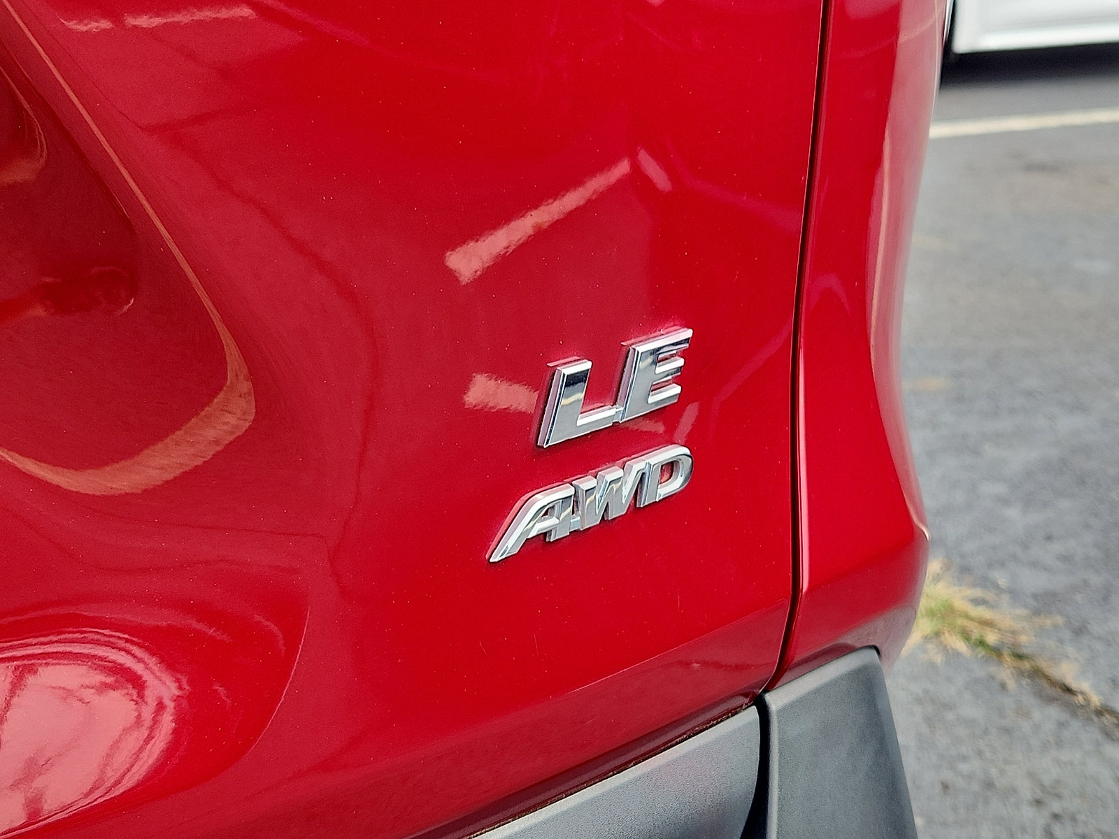 Used 2024 Toyota RAV4 LE AWD/4WD image 33