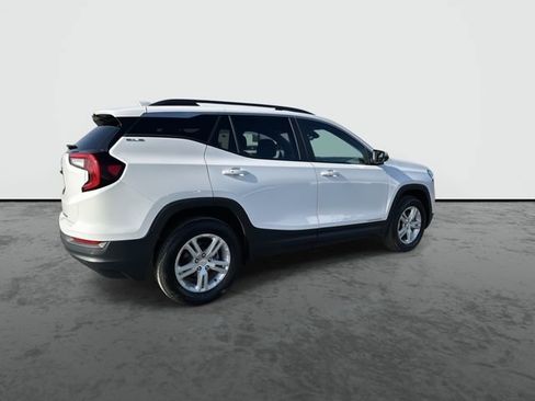 Used 2024 GMC Terrain SLE w/ Driver Convenience Package image 8