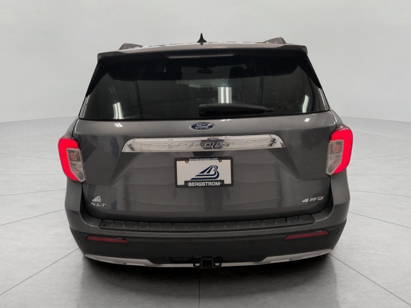 Used 2024 Ford Explorer XLT w/ Equipment Group 202A AWD/4WD image 54