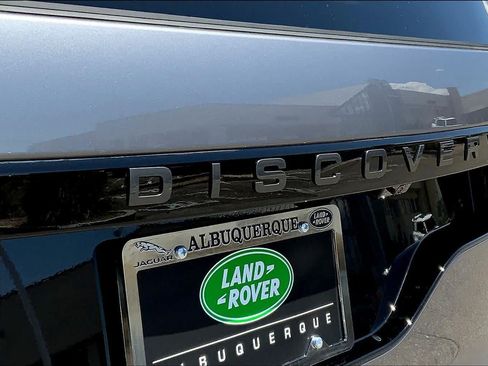 Used 2025 Land Rover Discovery Dynamic SE AWD/4WD image 15