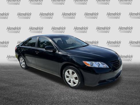 Used 2007 Toyota Camry LE FWD image 2