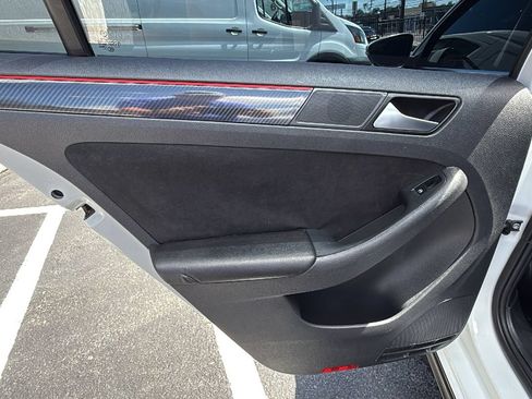 Used 2018 Volkswagen Jetta GLI FWD image 11