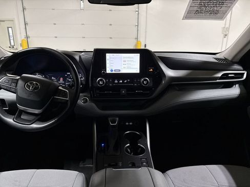 Used 2023 Toyota Highlander LE image 10