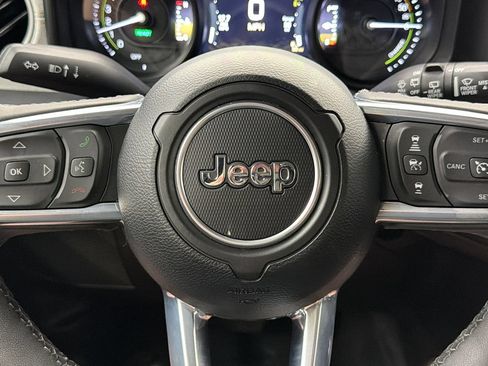 Used 2025 Jeep Wrangler Unlimited Sahara AWD/4WD image 28