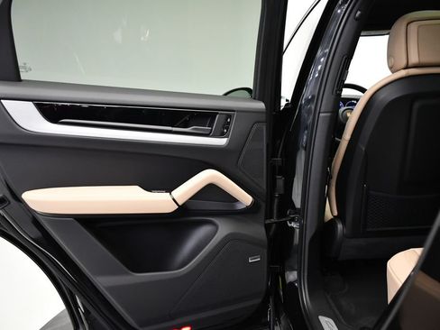 Certified 2025 Porsche Cayenne E-Hybrid Coupe AWD/4WD image 44