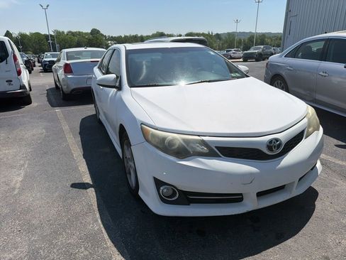 Used 2012 Toyota Camry SE FWD image 1