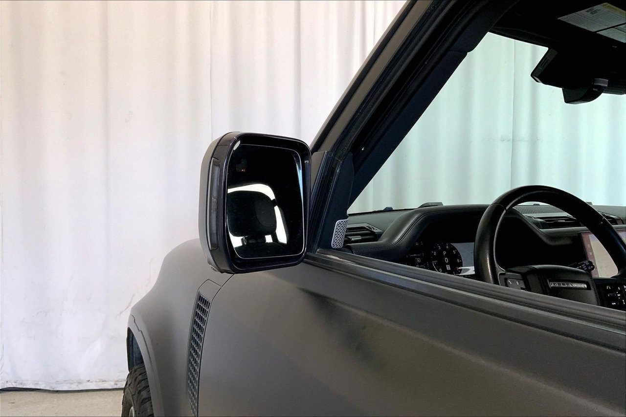 Used 2023 Land Rover Defender 130 X-Dynamic SE AWD/4WD image 10