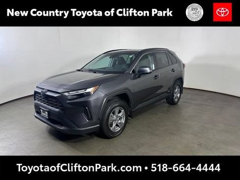 Used 2022 Toyota RAV4 XLE w/ Carpet Mat Package (TMS) AWD/4WD image 7