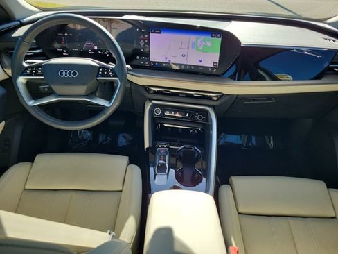 Certified 2025 Audi Q5 Premium Plus w/ Premium Plus image 2