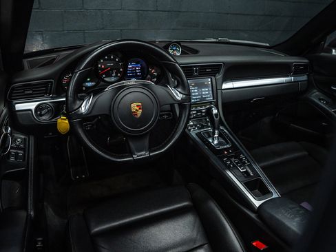 Used 2013 Porsche 911 Carrera RWD image 4