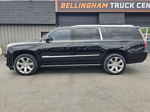 Used 2017 Cadillac Escalade ESV Premium Luxury AWD/4WD image 2