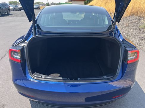 Used 2022 Tesla Model 3 Long Range AWD/4WD image 10