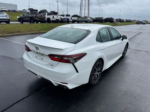 Used 2023 Toyota Camry SE image 3