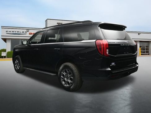 Used 2025 Ford Expedition Active AWD/4WD image 3