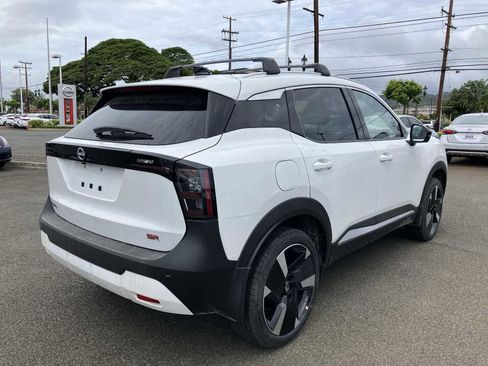 New 2026 Nissan Kicks SR FWD image 3
