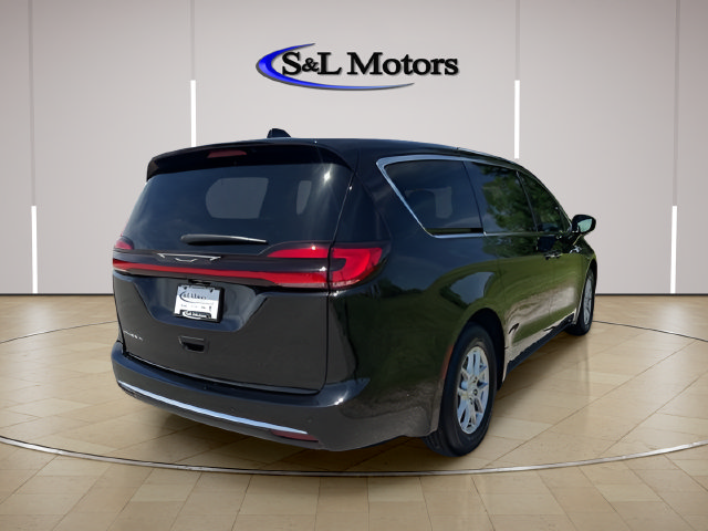 New 2027 Chrysler Pacifica Select FWD image 9