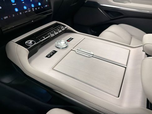 New 2026 Lincoln Navigator Reserve AWD/4WD image 34
