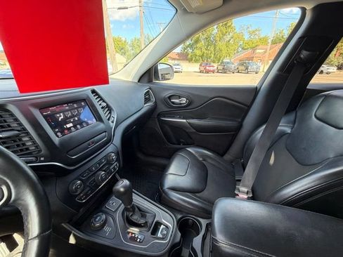 Used 2019 Jeep Cherokee Latitude Plus w/ Cold Weather Group AWD/4WD image 26