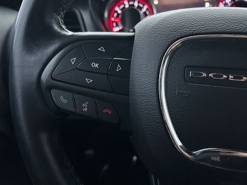 Used 2015 Dodge Challenger SXT image 17