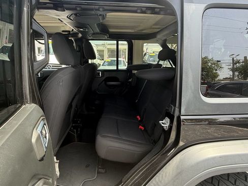 Used 2018 Jeep Wrangler Unlimited Sport S AWD/4WD image 10