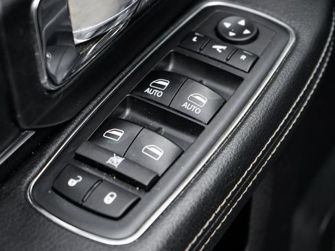 Used 2018 RAM 1500 Laramie image 16