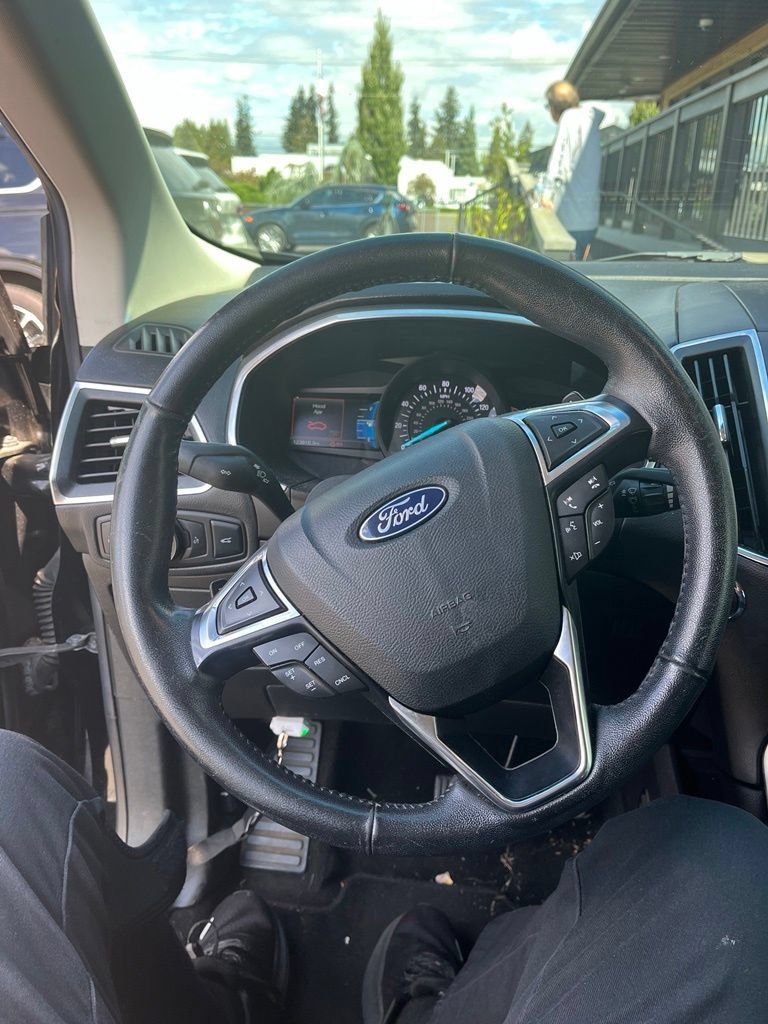 Used 2018 Ford Edge Titanium w/ Technology Package AWD/4WD image 11