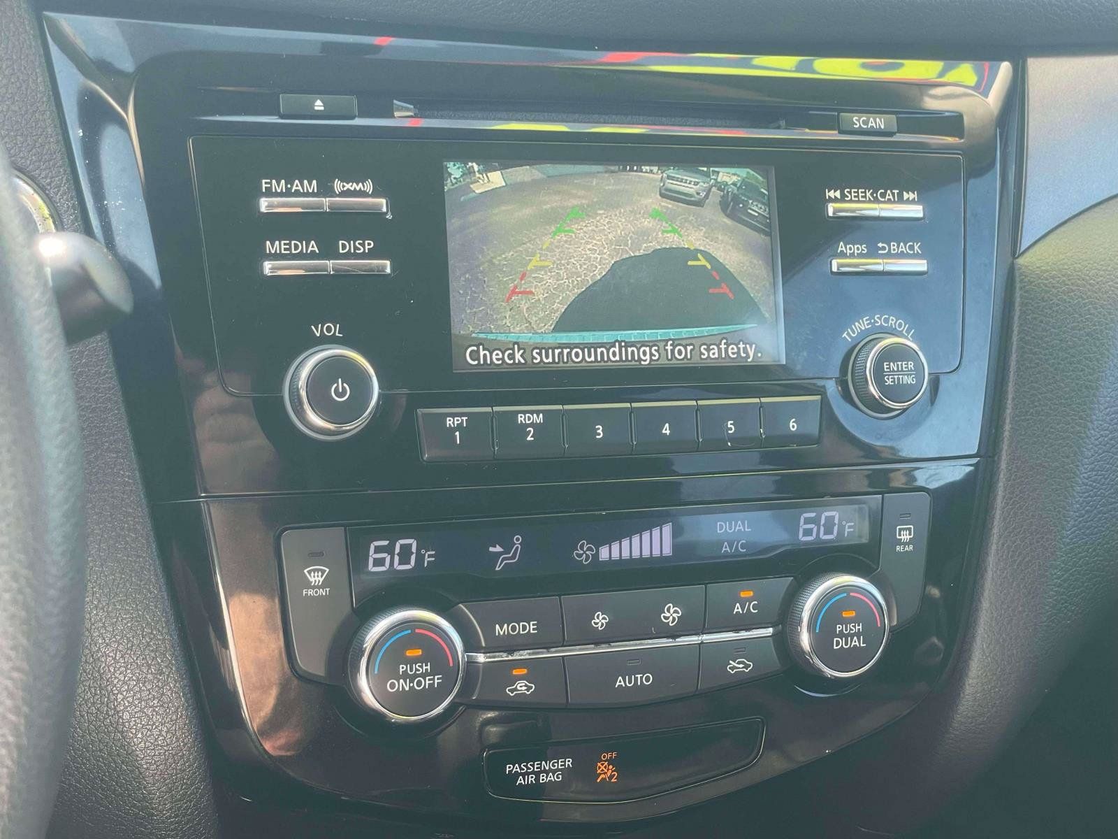 Used 2015 Nissan Rogue SV FWD image 16
