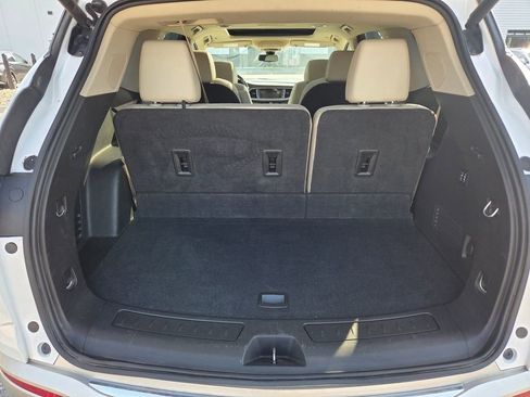 Used 2019 Buick Enclave Premium w/ Experience Buick Package FWD image 28