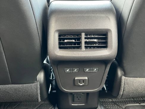 Certified 2024 Chevrolet Equinox Premier FWD image 39