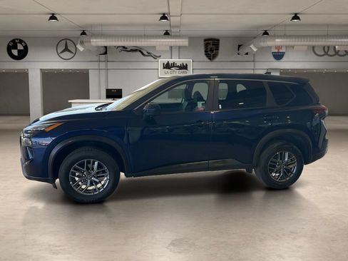 Used 2026 Nissan Rogue SV AWD/4WD image 2