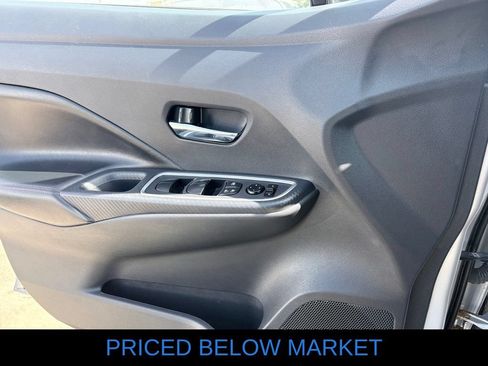 Used 2024 Nissan Versa SR FWD image 12