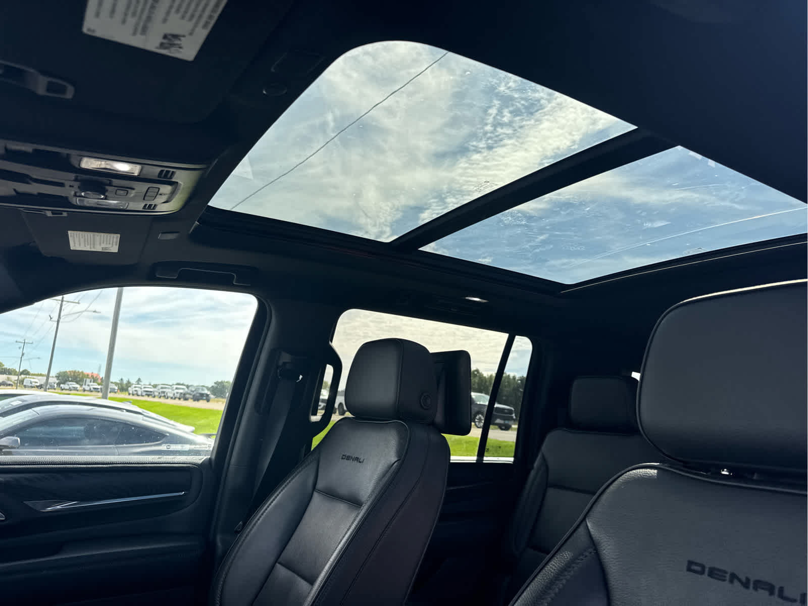 Used 2021 GMC Yukon XL Denali RWD image 10
