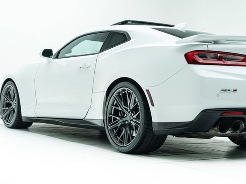 Used 2018 Chevrolet Camaro ZL1 RWD image 12