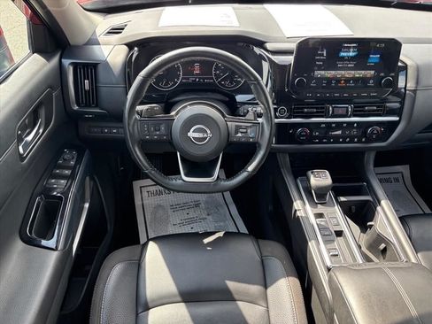 Used 2024 Nissan Pathfinder SL w/ Black Appearance Package FWD image 3
