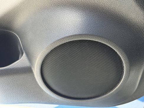 Used 2018 Nissan Rogue SV w/ Premium Package image 15