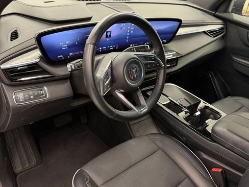 Used 2025 Buick Enclave Preferred AWD/4WD image 3