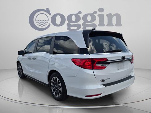 Certified 2024 Honda Odyssey EX-L image 3