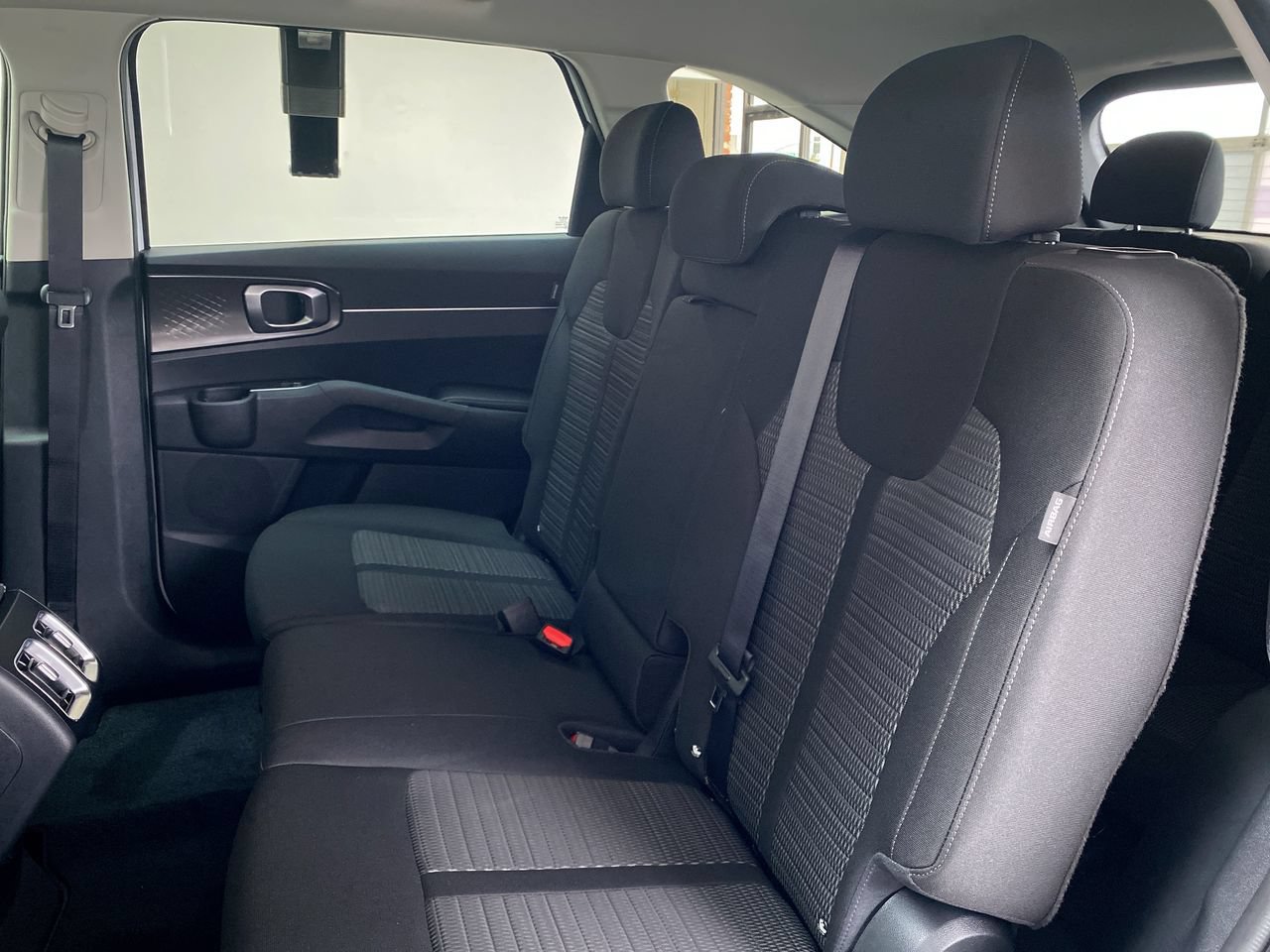 Certified 2026 Kia Sorento LX FWD image 33