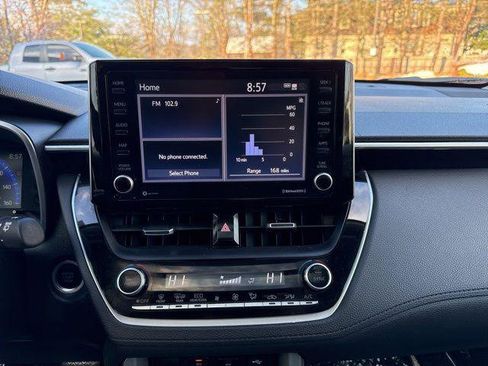 Certified 2022 Toyota Corolla Cross XLE image 16