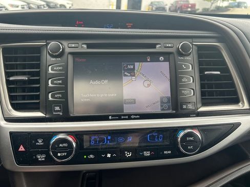 Used 2019 Toyota Highlander Limited AWD/4WD image 19