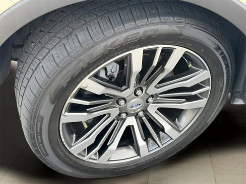 Used 2018 Ford Explorer Platinum image 20