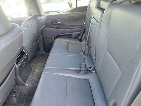 Used 2024 Lexus GX 550 image 11