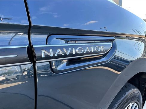 Used 2021 Lincoln Navigator L Black Label w/ Cargo Convenience Package image 9