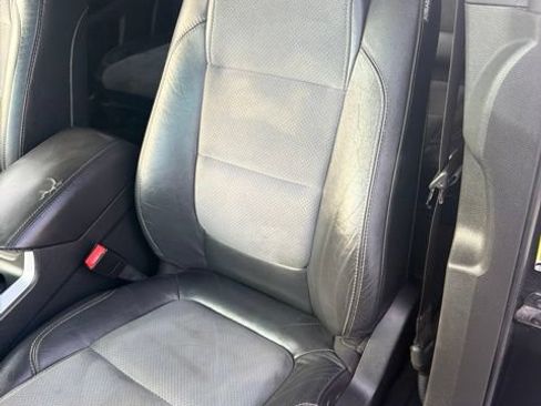 Used 2015 Ford Explorer XLT w/ Equipment Group 202B AWD/4WD image 12