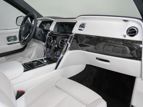 Used 2022 Rolls-Royce Cullinan w/ Dark Exterior Package AWD/4WD image 33